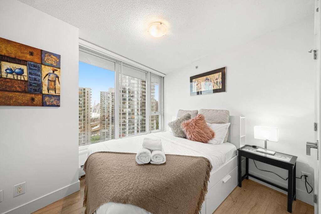 Water View Condo In Downtown Vancouver Exterior foto