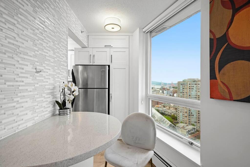 Water View Condo In Downtown Vancouver Exterior foto